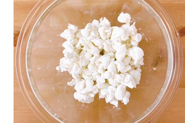 1.棉花糖剪小塊備用