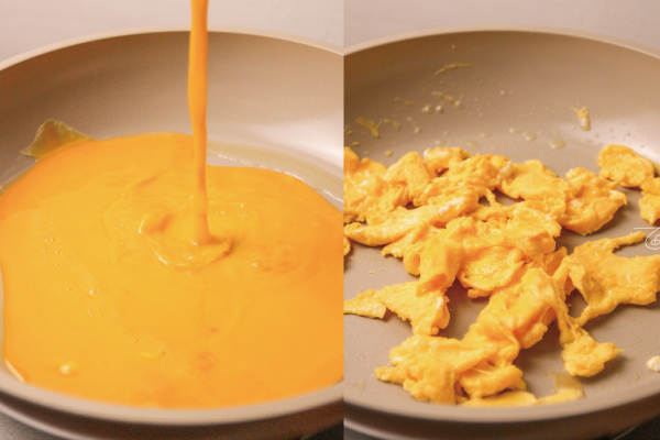 2. 加2大匙油熱鍋，倒入蛋液後快速攪拌，半熟後取出備⽤。 