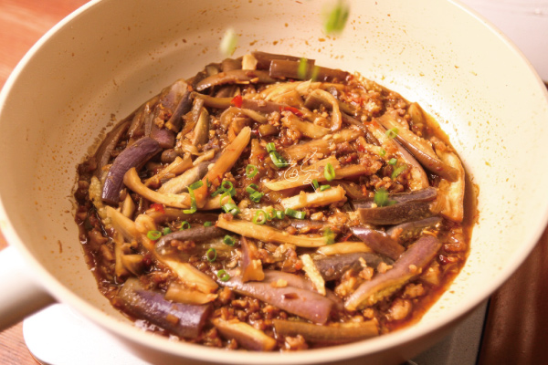 8. 撒上蔥花，完成⟣